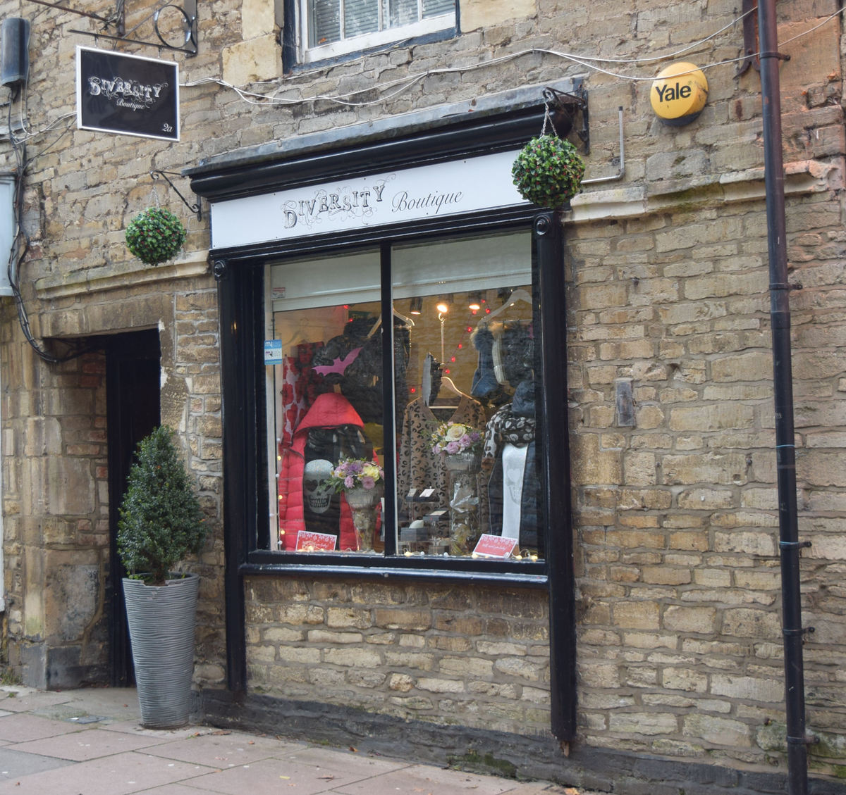 OUNDLE - TO LET